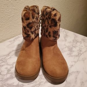 Guess Brown tan boots with leopard print size 6